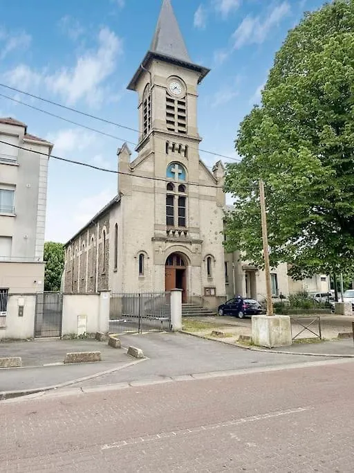 Appartement Moderne Et Lumineux A Villeneuve-Saint-Georges 0*,  France